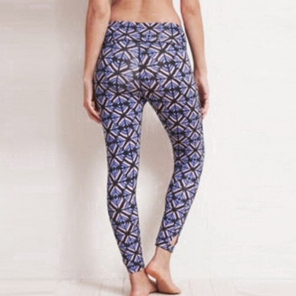 aerie Pants - 3/$25 🙌🏼 Aerie Ikat Diamond Pattern Leggings Medium